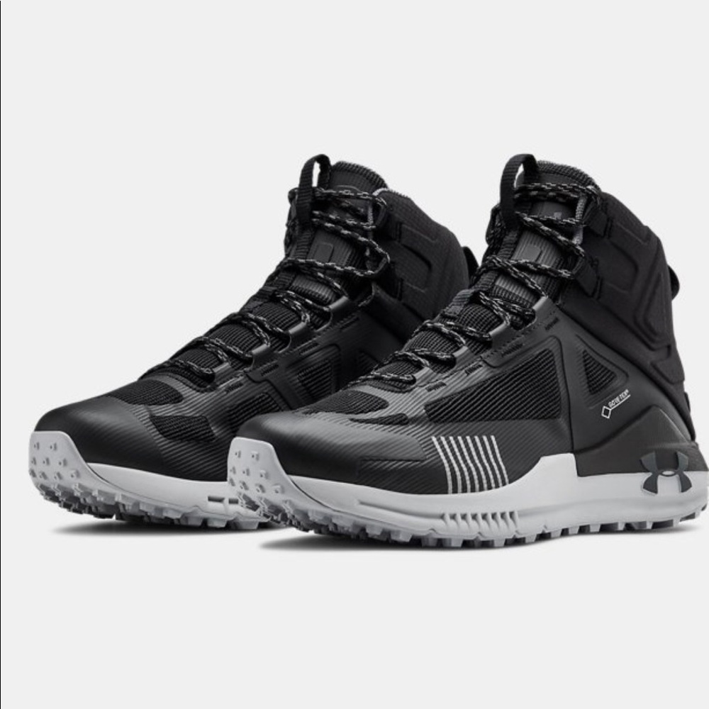 Like New Men's UA Verge 2.0 Mid GORE-TEX No original box.only worn 1 time